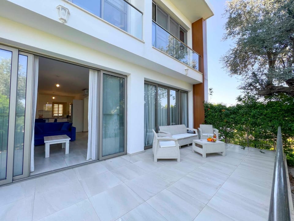 Property building, Day, View (from property/room), Balcony/Terrace, sunbed