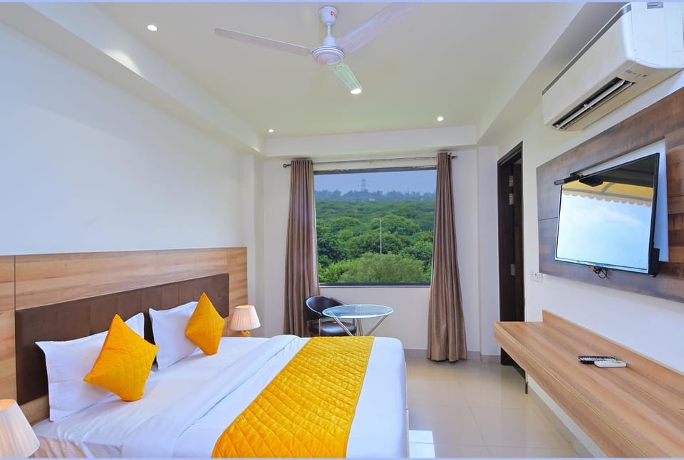 Bed, Natural landscape, Photo of the whole room, Bedroom, Mountain view