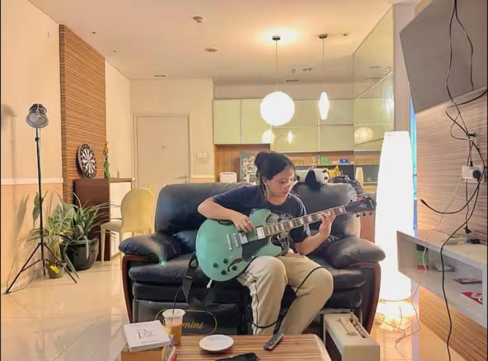 Cozy 3BR Suite Apartment with Projector, Pool, Netflix, Board games, Dart Apartment in South Jakarta City