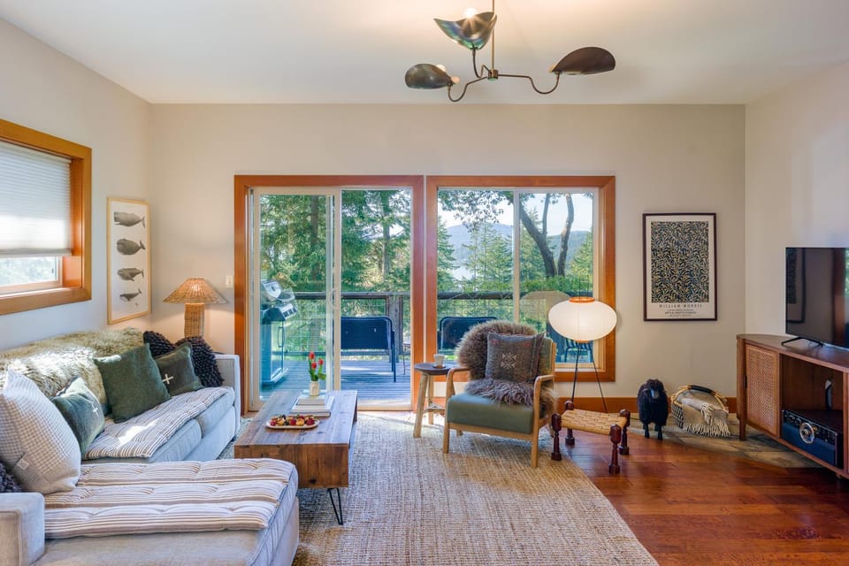 Natural landscape, TV and multimedia, Balcony/Terrace, Living room, Decorative detail, Seating area, internet