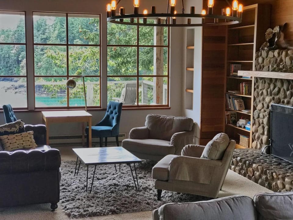 TV and multimedia, Living room, Seating area, Evening entertainment, Sea view, Entertainment, fireplace, internet