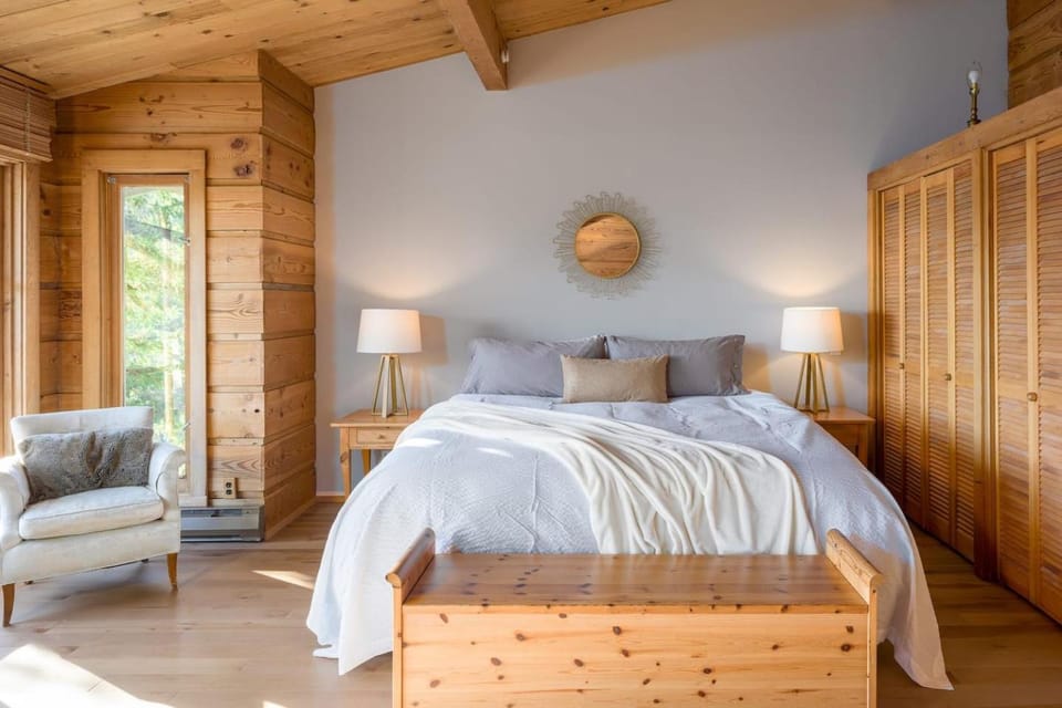 Bed, Balcony/Terrace, Seating area, Bedroom, Sea view, internet, towels, wardrobe