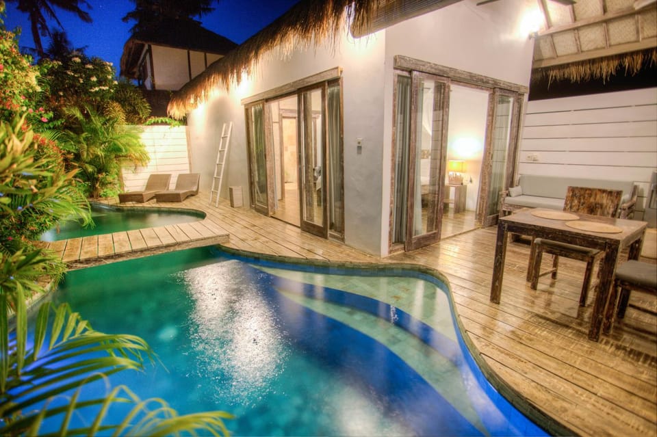 Garden, Balcony/Terrace, Living room, Photo of the whole room, Seating area, Dining area, Bedroom, Garden view, Pool view, Swimming pool