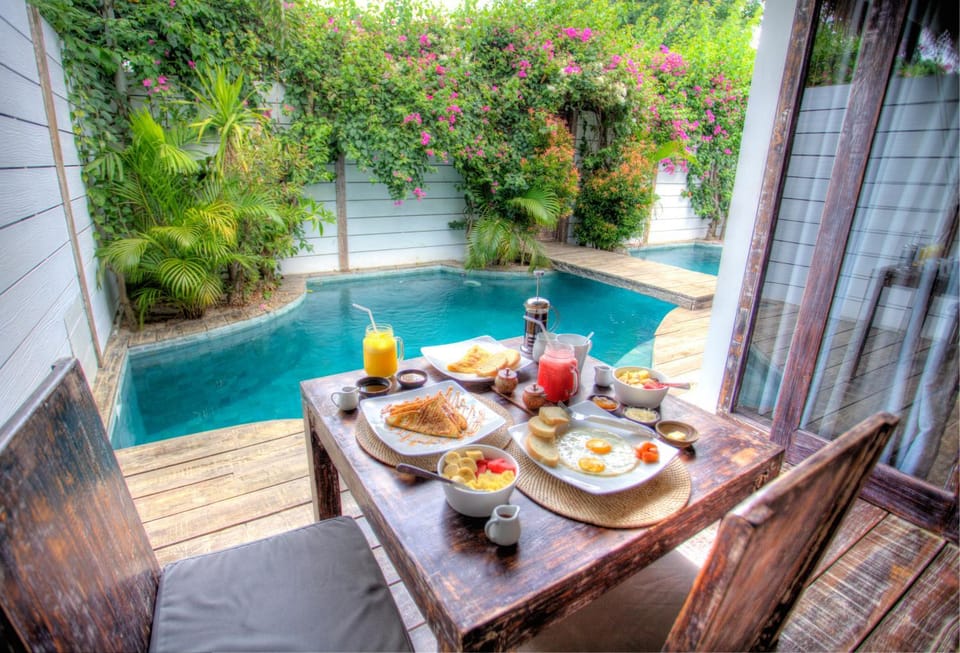 Garden, Balcony/Terrace, Living room, Seating area, Dining area, Garden view, Pool view, Swimming pool, Breakfast, Breakfast