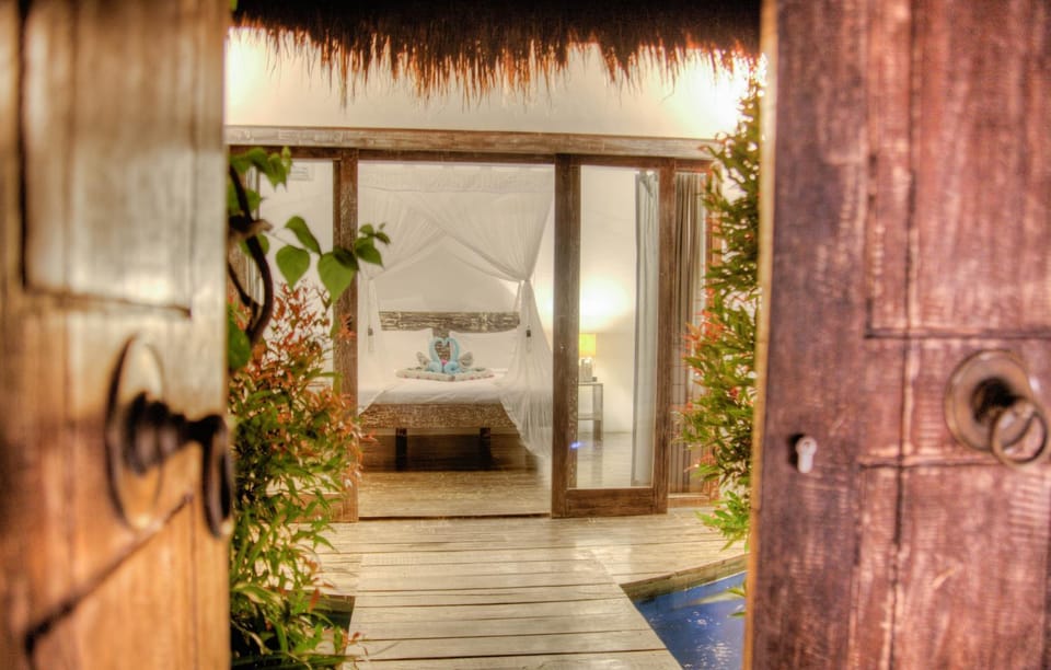 Bed, Night, Garden, Bedroom, On site, Area and facilities, Swimming pool