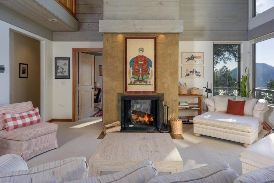 Elegant Water View, Walk to Moran State Park House in Washington