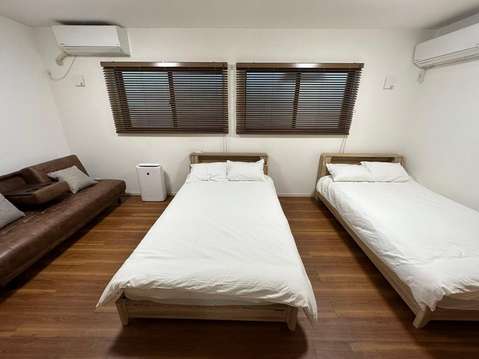 Bed, Photo of the whole room, Bedroom, air conditioner