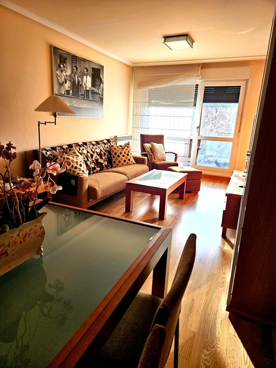 TV and multimedia, Living room, Seating area, Dining area