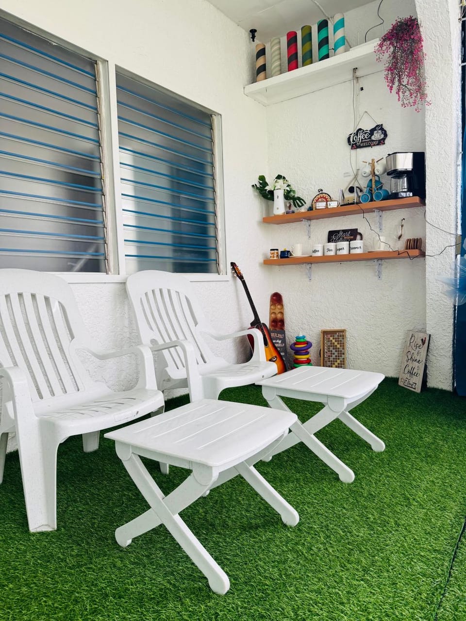 Durrani Cozyhouse 3 mins walk from the beach House in San Juan