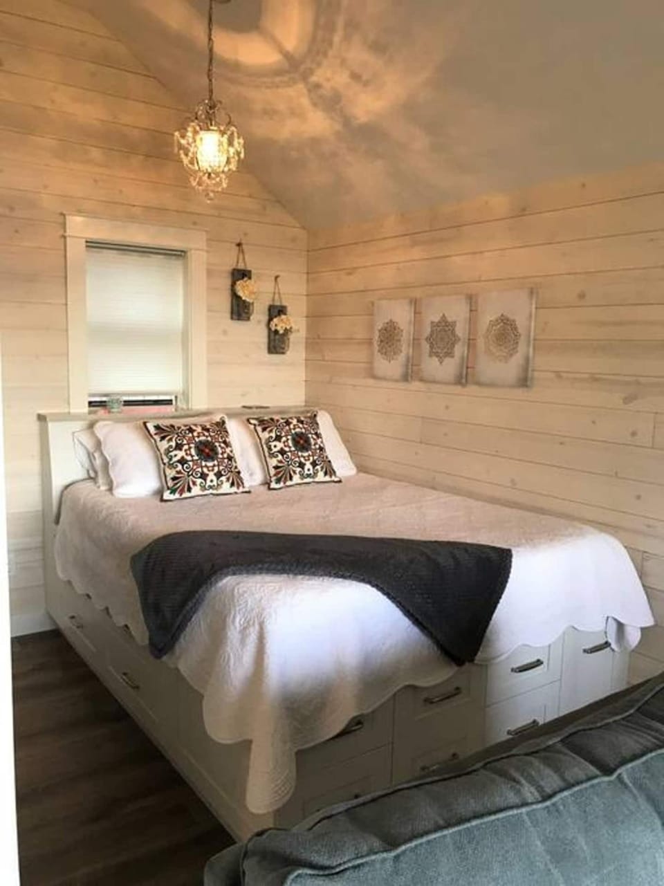 WaterView,Impeccable Studio Cottage, Walk to Town House in Eastsound