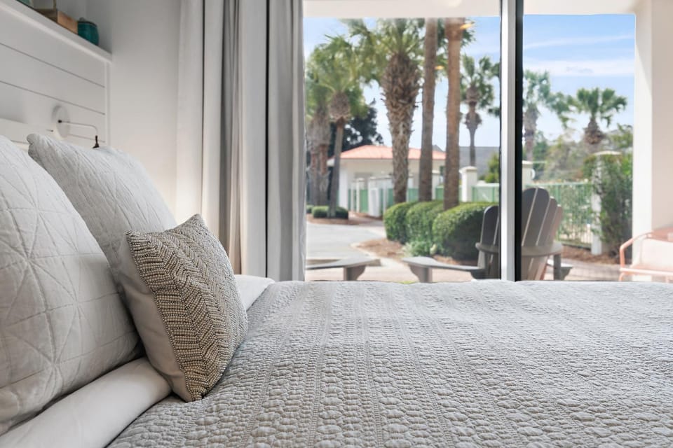 Patio, Bed, Bedroom