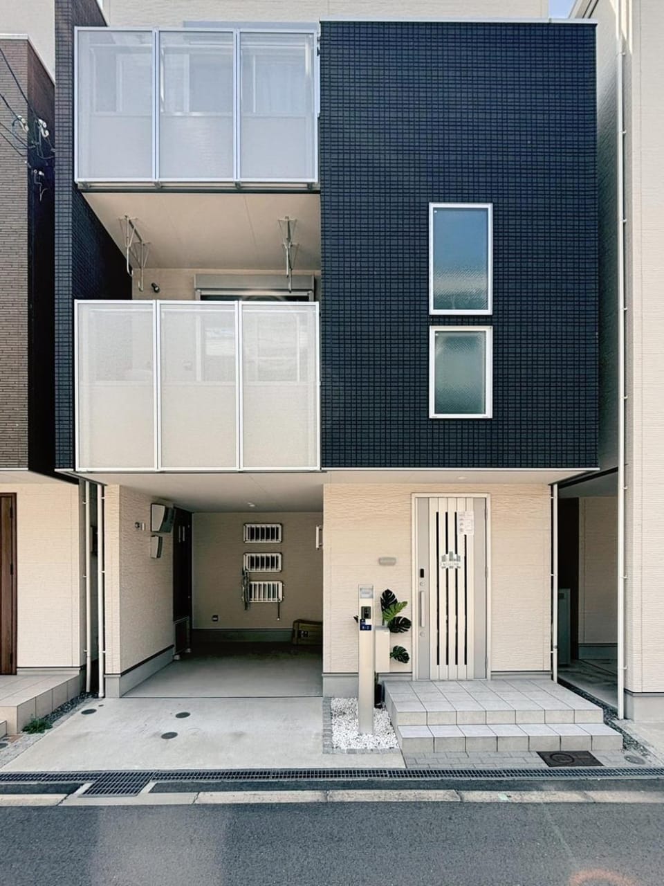 Property building, Facade/entrance, Day, Parking