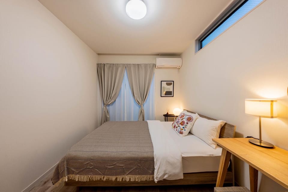 Bed, Bedroom, air conditioner