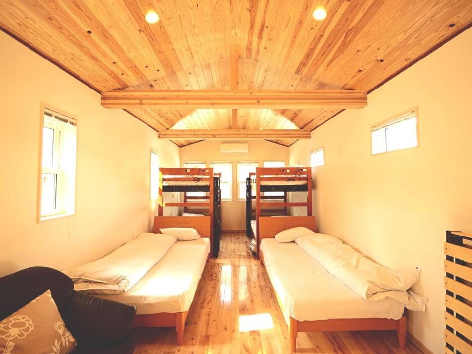Bedroom, bunk bed