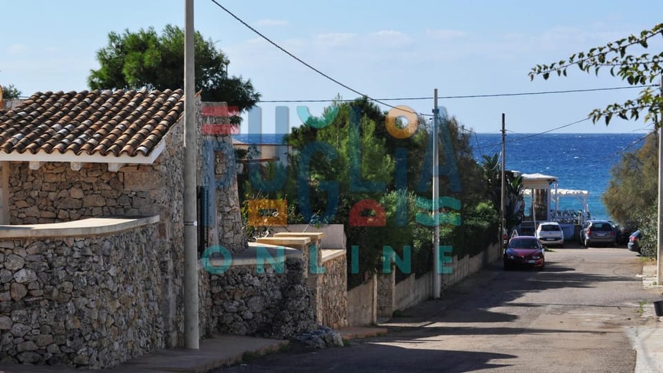 Day, Neighbourhood, Natural landscape, Sea view, Street view, Location, Parking