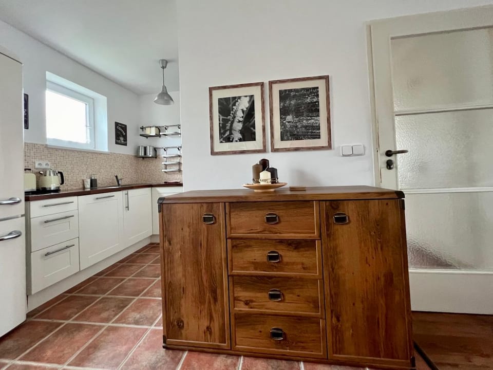 Kitchen or kitchenette, dishwasher