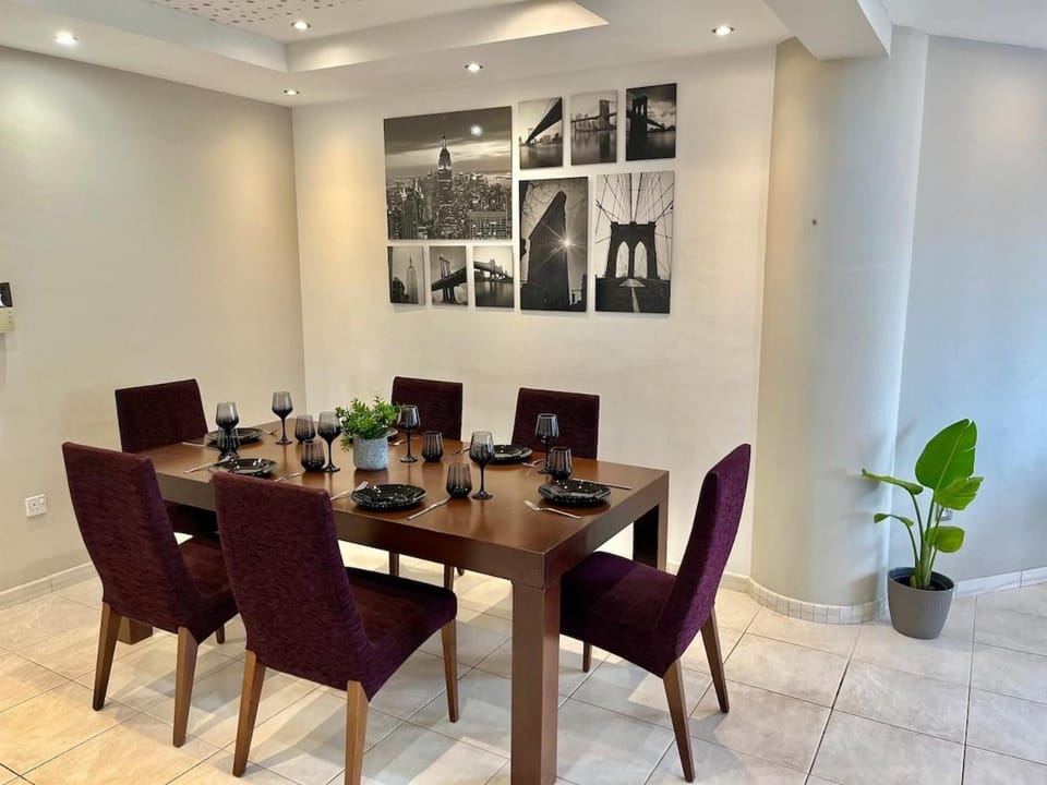 Living room, Dining area
