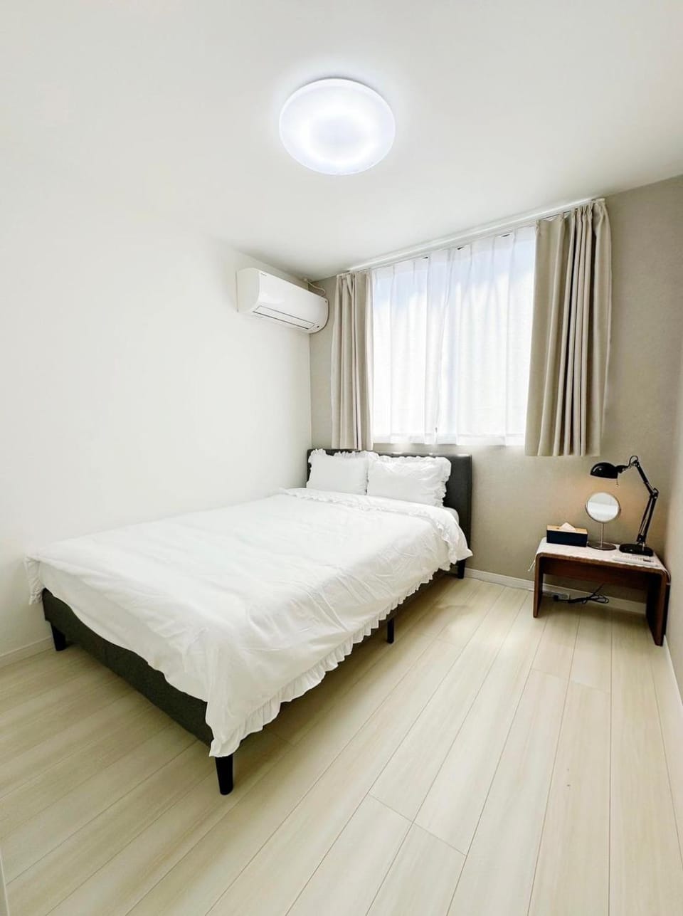 Bed, Photo of the whole room, Bedroom, air conditioner