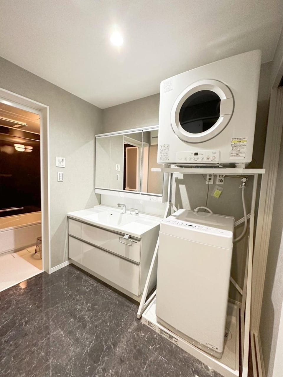 Bathroom, Bath, washing machine, dryer