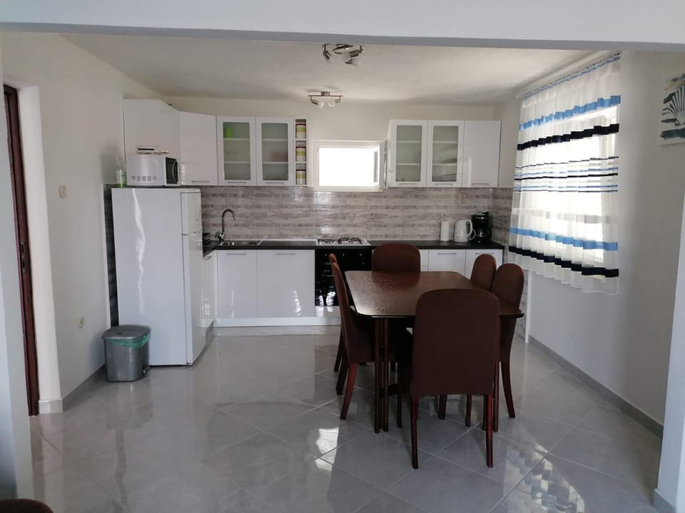Apartment Slavica Apartment in Okrug Gornji
