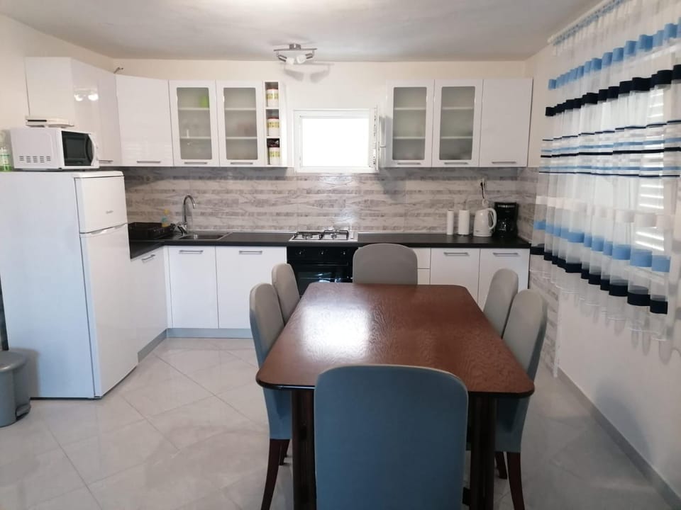Apartment Slavica Apartment in Okrug Gornji