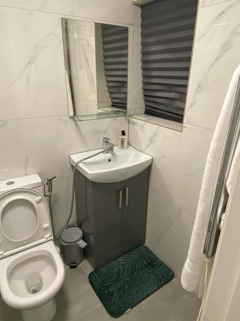 StudioSleeps2-GardenView-Parking-Internet-Patio Apartment in London