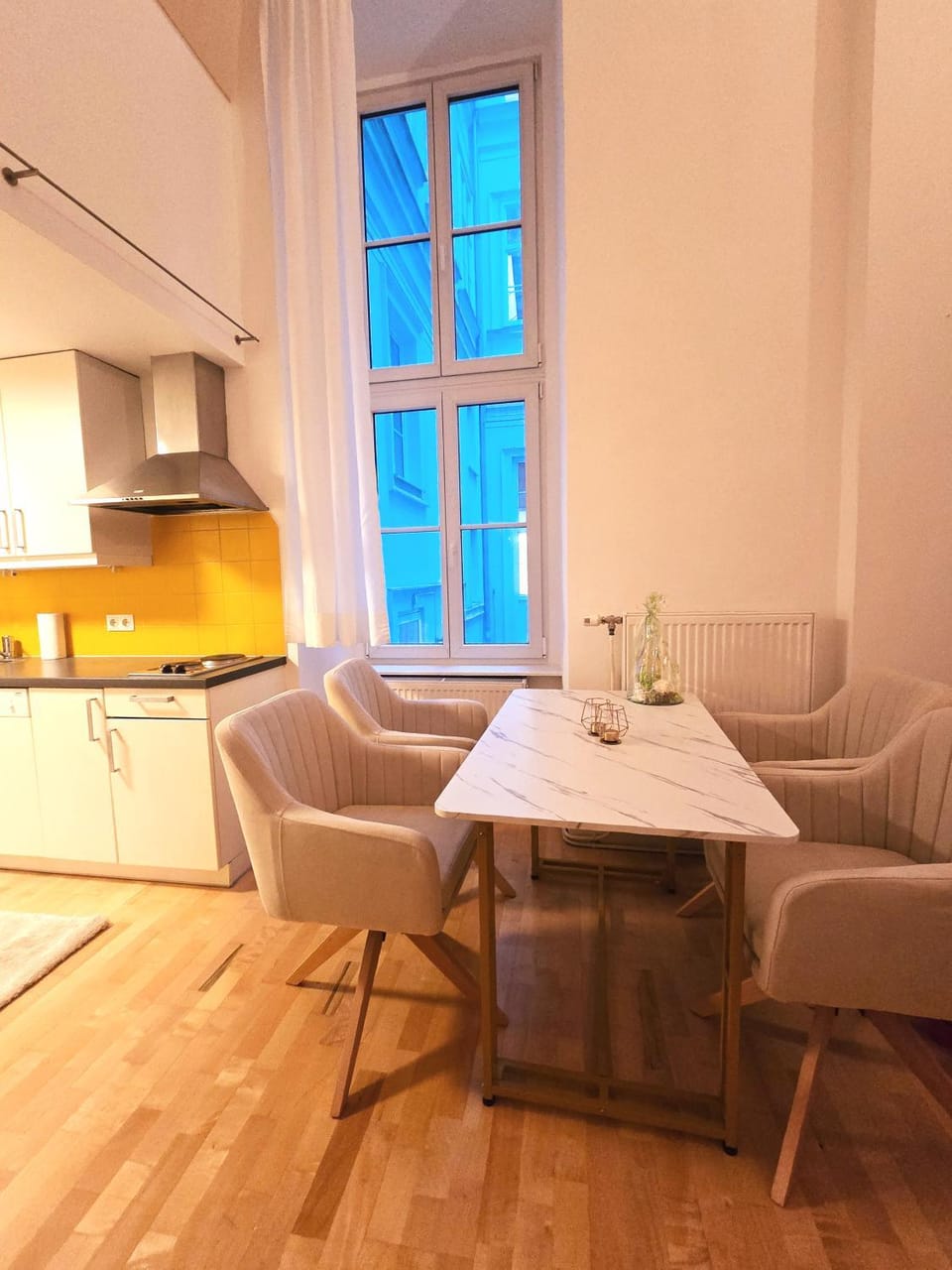 Kitchen or kitchenette, Living room, Seating area, Dining area, stove