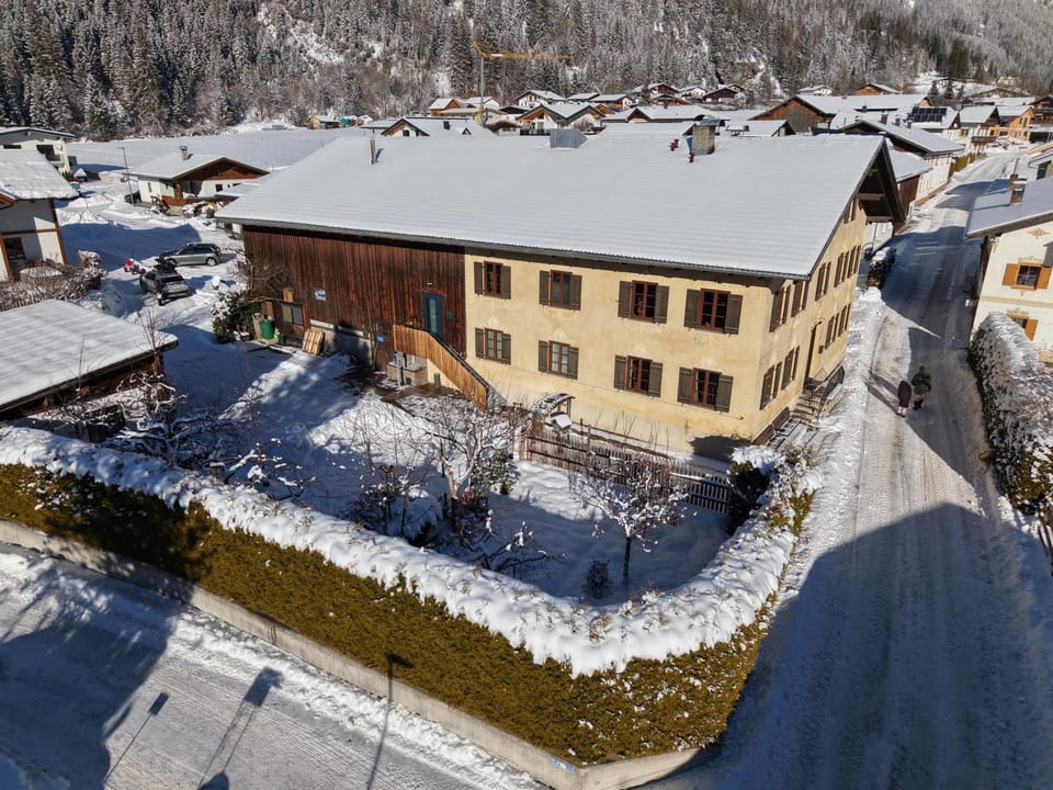 Property building, Day, Winter