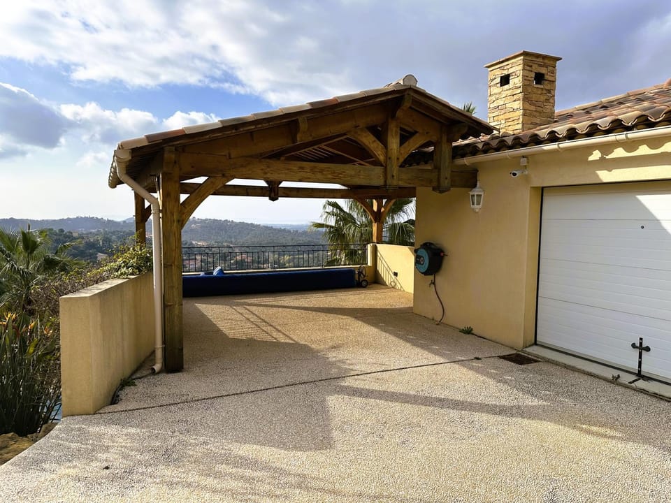 Villa JOYA climatisée pour 8 personnes avec piscine et vue mer à La Londe-Les-Maures Villa in La Londe-les-Maures