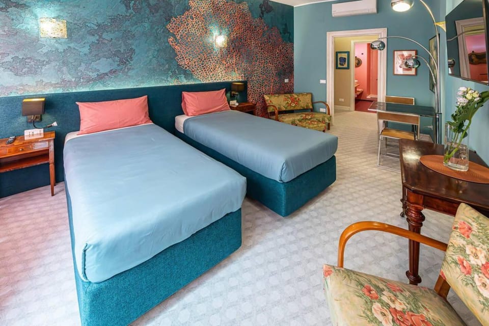 Bed, Living room, Seating area