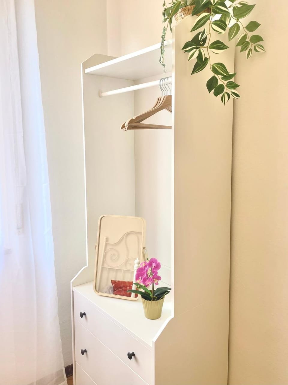 locker, wardrobe
