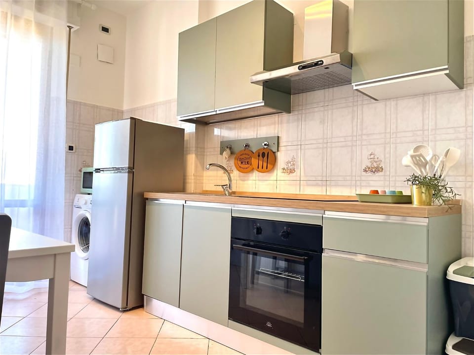 Kitchen or kitchenette, Lunch, kitchen