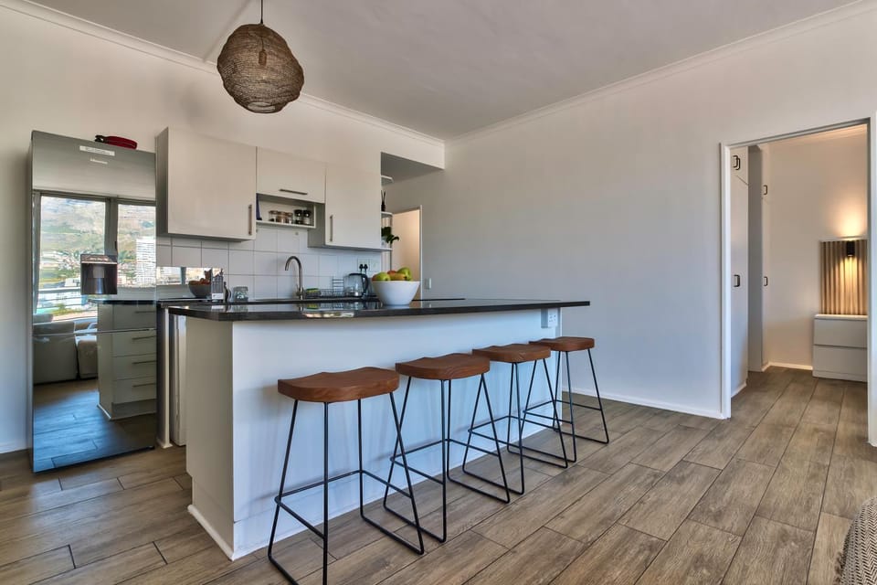 Spacious 2 Bedroom Apartment with Table Mountain View Apartment in Cape Town