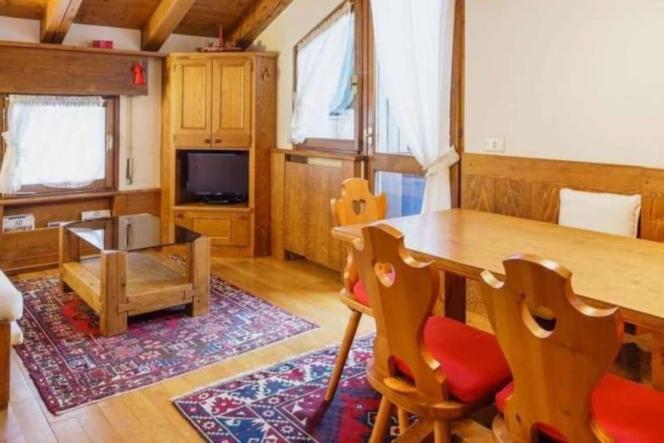 TV and multimedia, Living room, Dining area