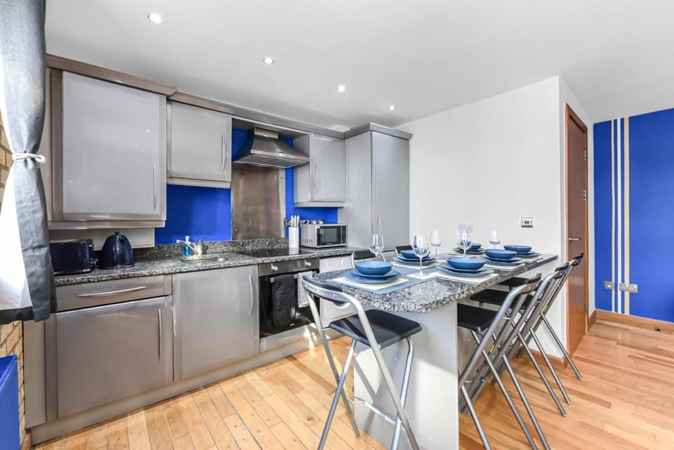 Zone 1, Family Friendly, 2 Beds, Central London Apartment in London Borough of Southwark