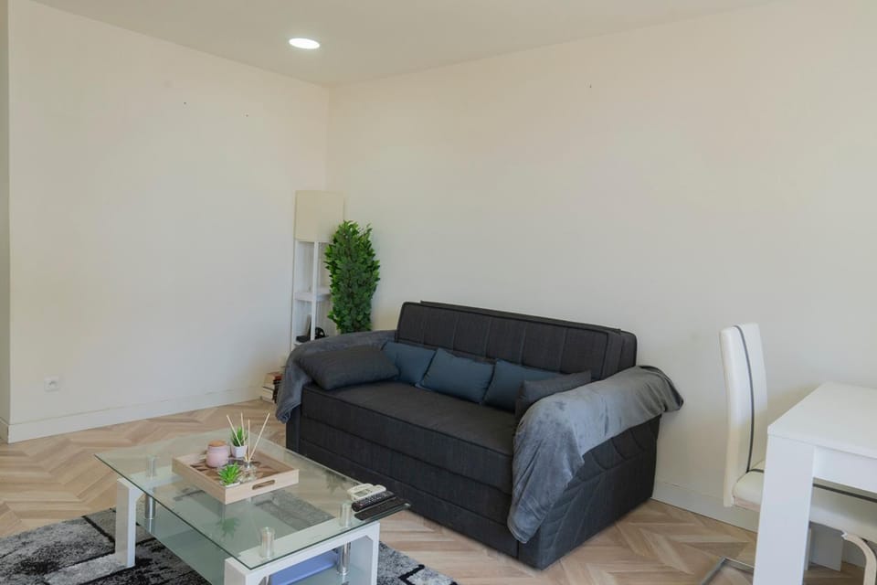 Bright Apartment with Balcony Downtown Marseille Apartment in Marseille