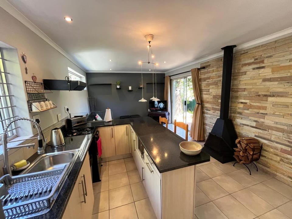Amakhaya Lodge Bed and Breakfast in Cape Town