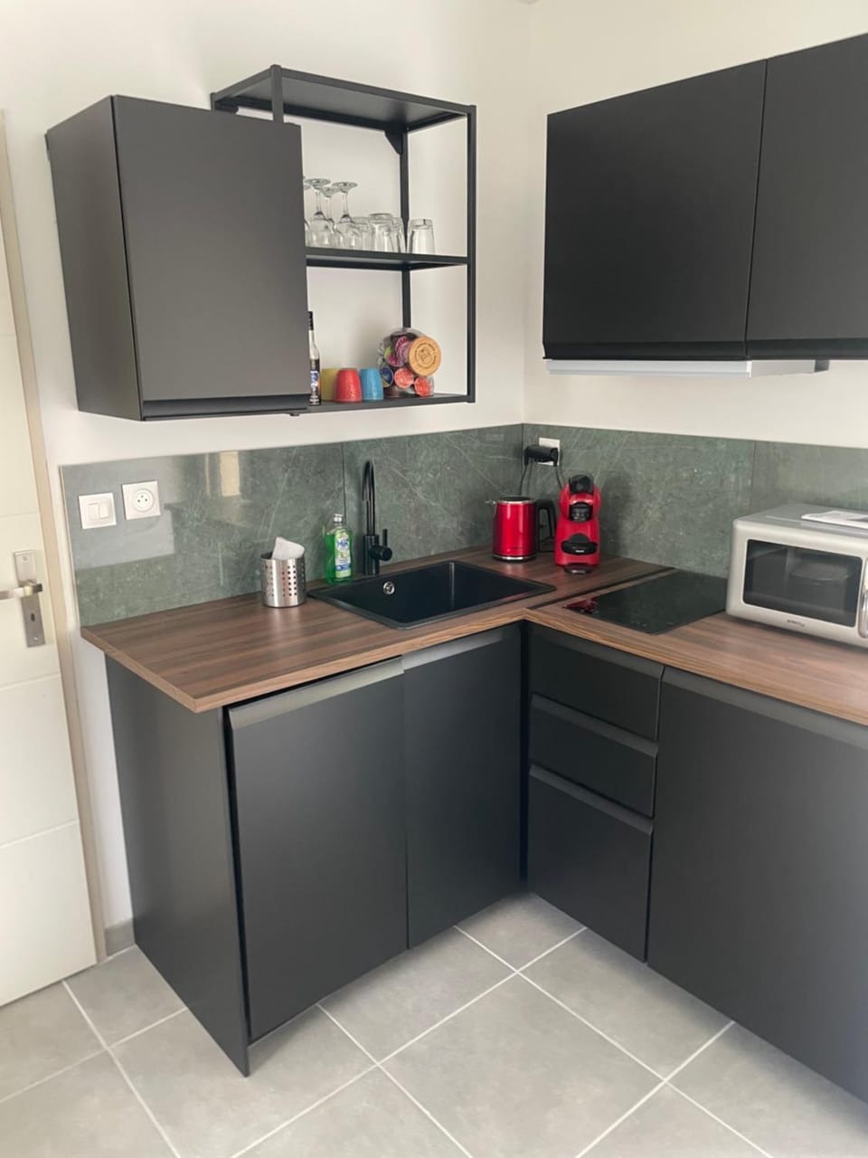 Coffee/tea facilities, dishwasher, toaster