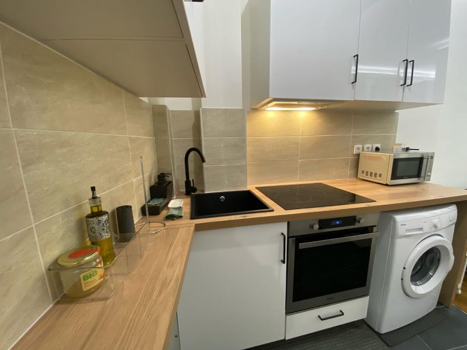 Coffee/tea facilities, Kitchen or kitchenette, oven, pet friendly, stove, washing machine