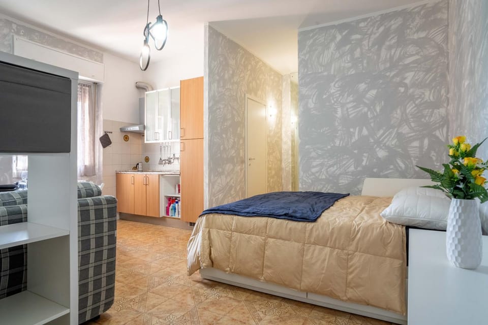 Bed, Kitchen or kitchenette