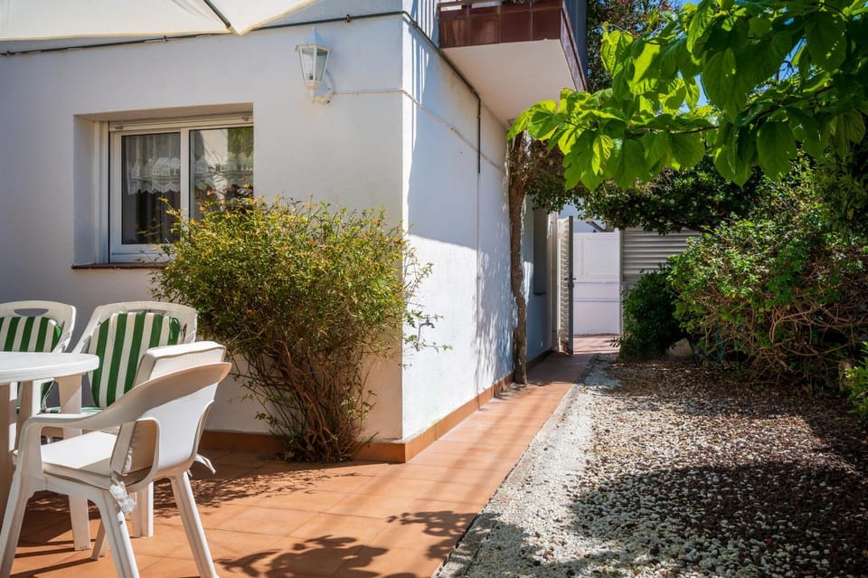 AT306 Private garden, near the beach House in Tarragonès