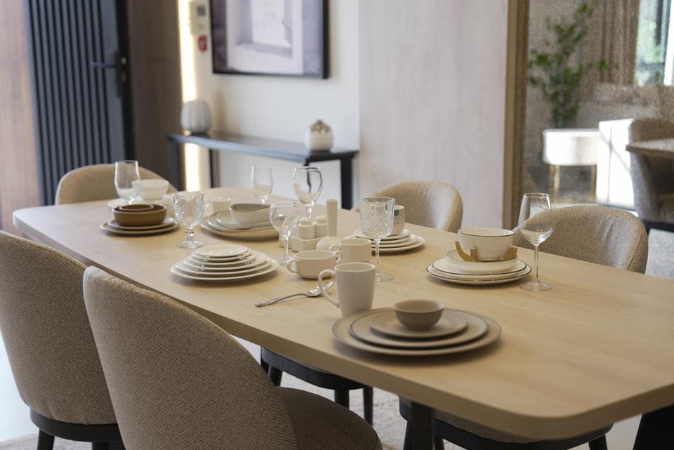 Coffee/tea facilities, Living room, Seating area, Dining area