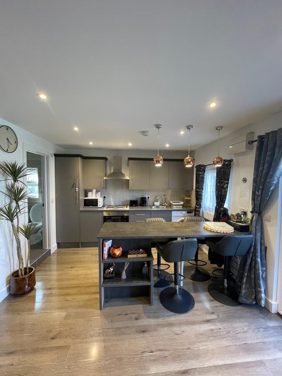 Family cottage Apartment in Epsom