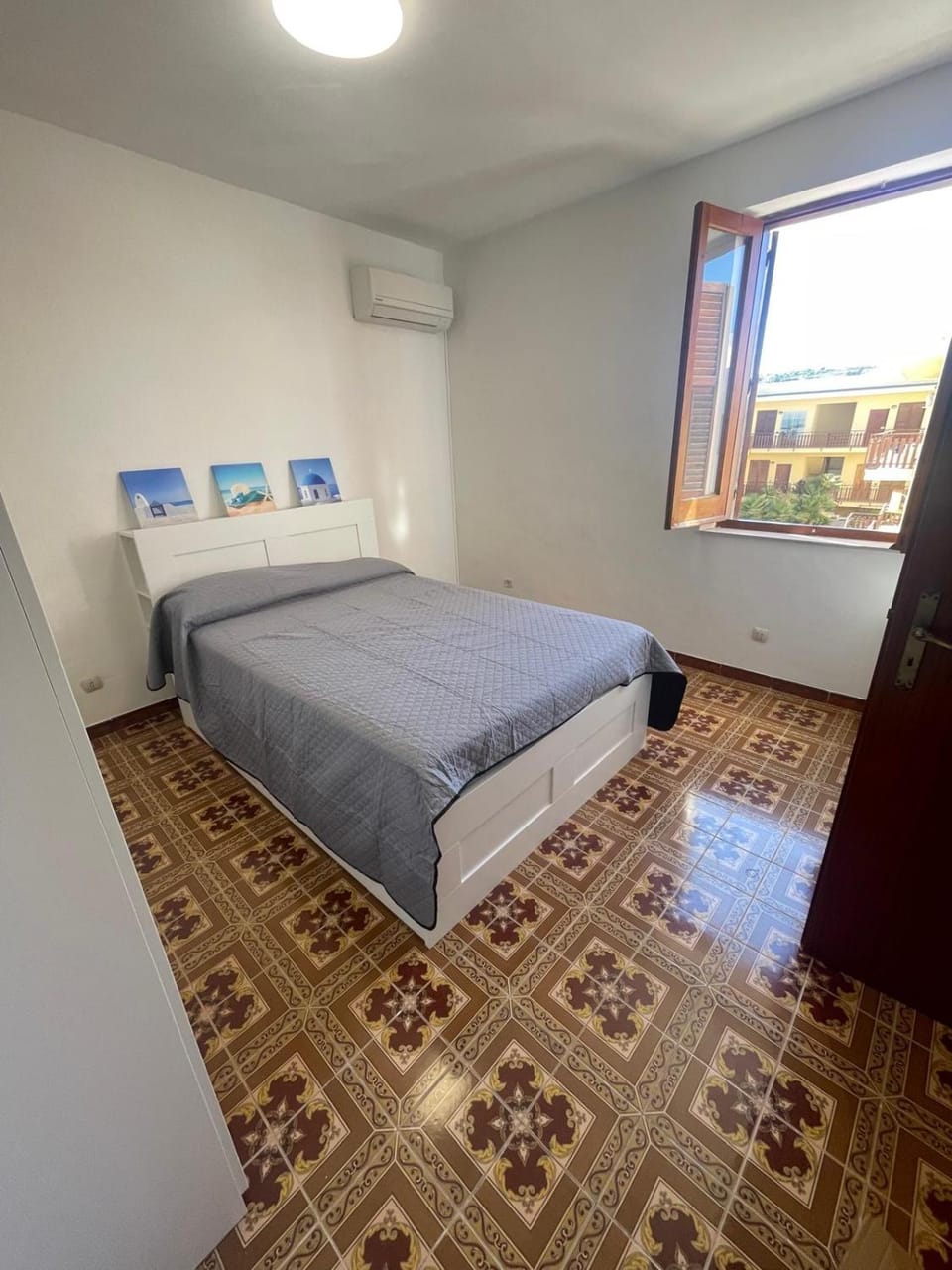 Bedroom, air conditioner