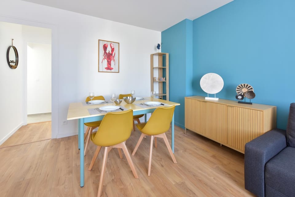 Dining area, Meals