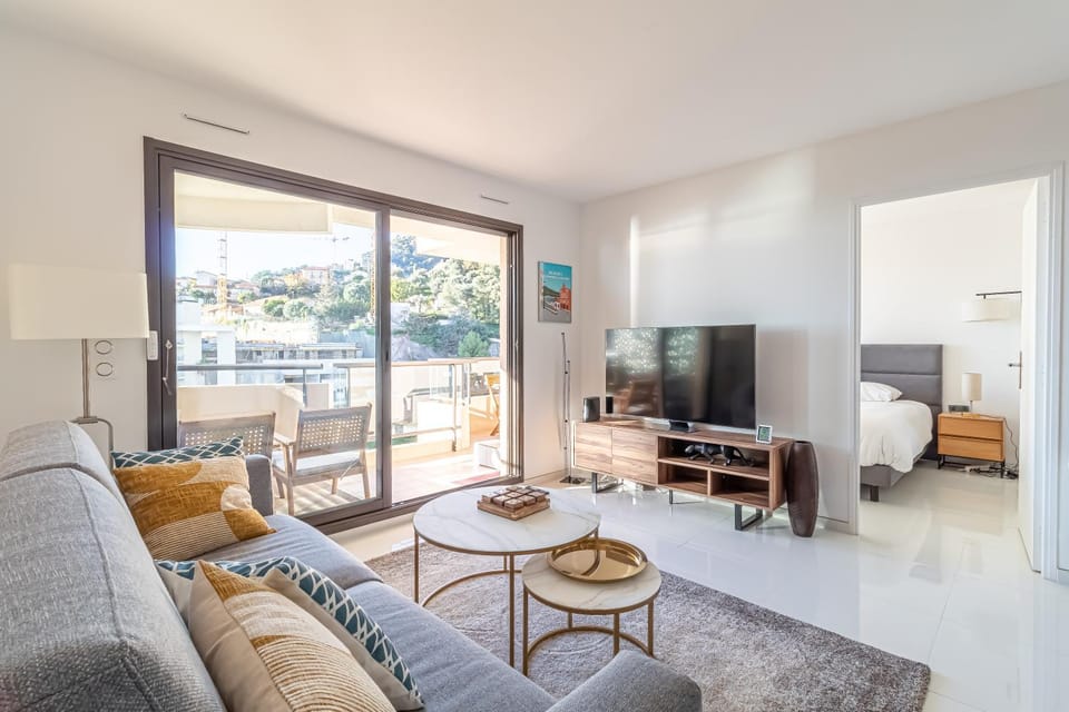 1 bedroom renovated near Monaco House in Monaco