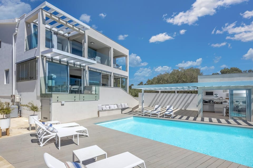 Property building, Balcony/Terrace