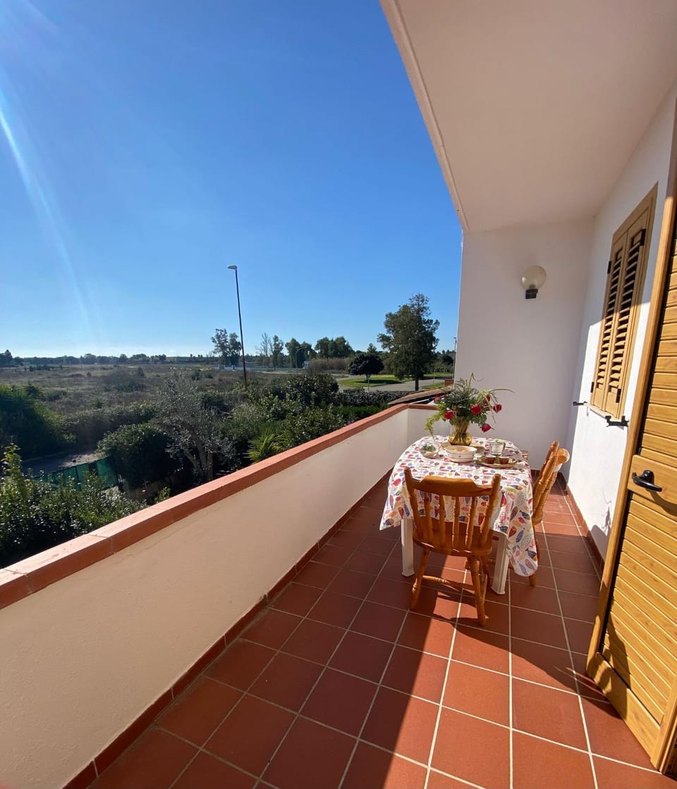 View (from property/room), Balcony/Terrace, Dining area