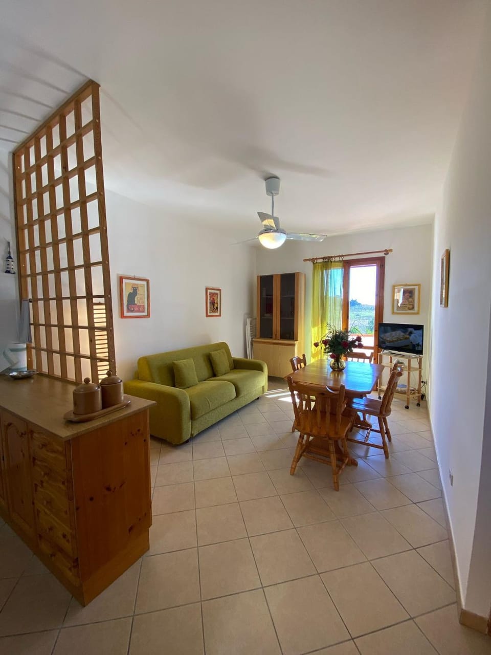 Seating area, Dining area