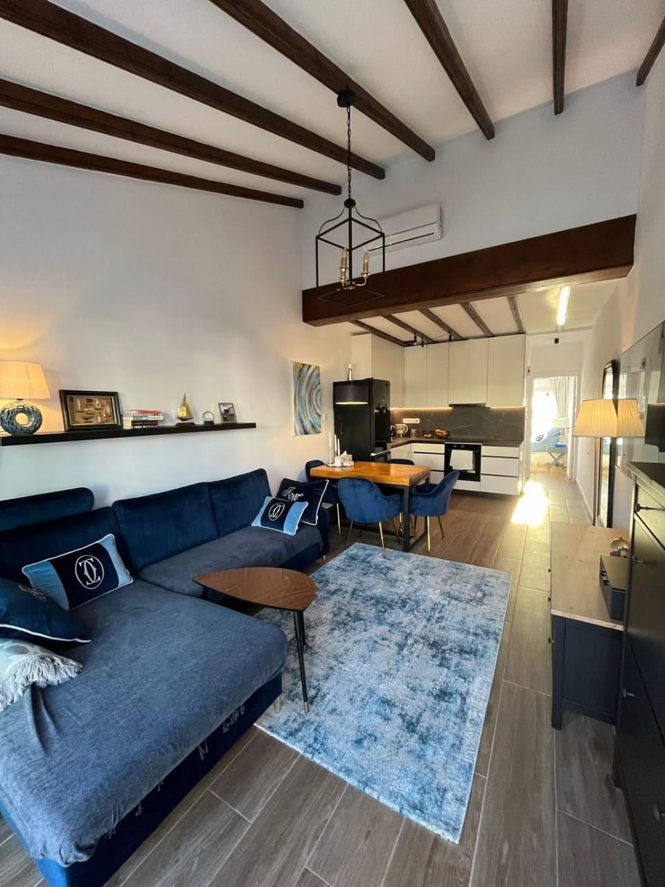 Communal lounge/ TV room, TV and multimedia, Kitchen or kitchenette, Living room, Seating area, Dining area